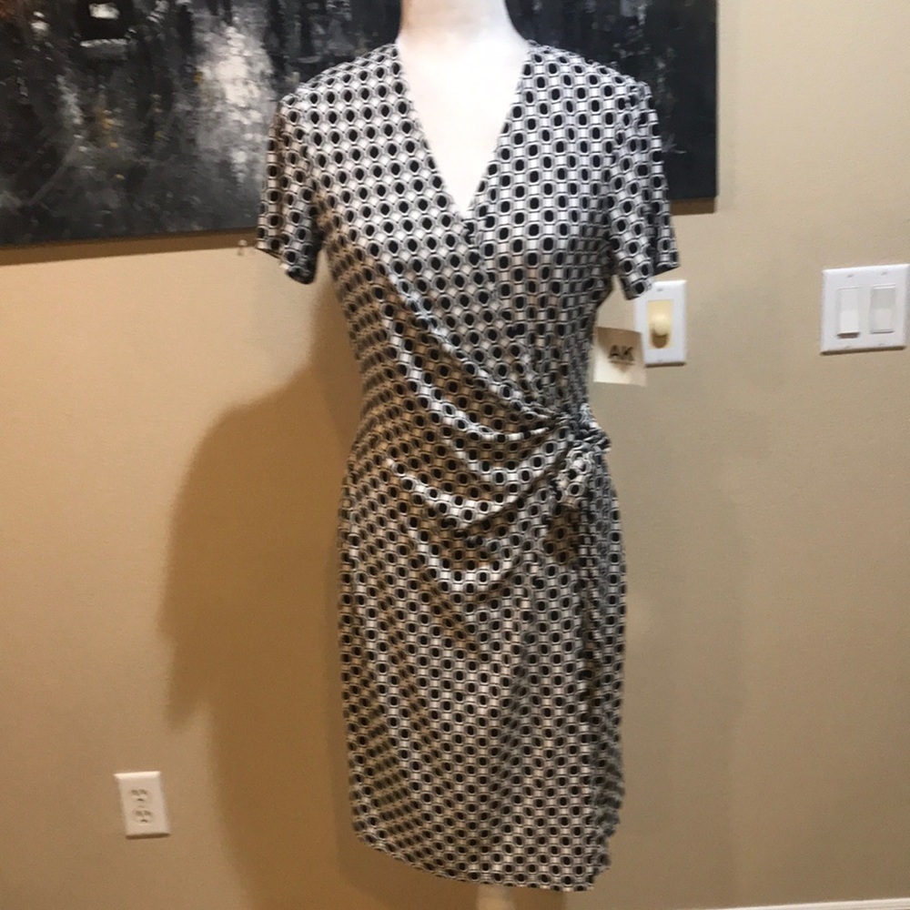 NWT Anne Klein Classic Black and White Faux Wrap Dress with Tie Cinched Waist-10